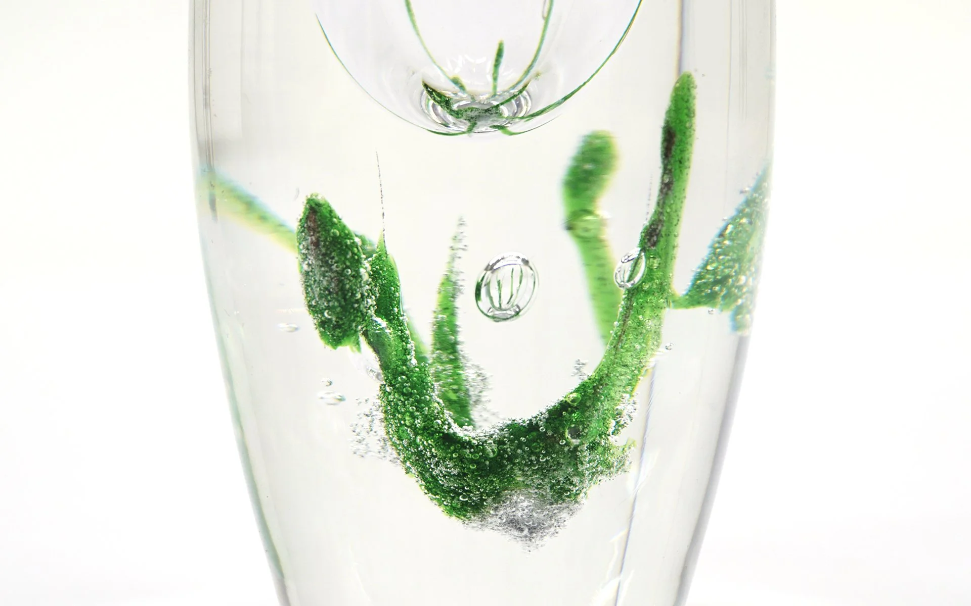 Vicke Lindstrand for Kosta Seaweed Glass Vase, Green Art Glass